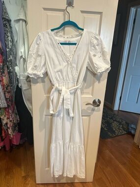 Moon River White Eyelet V-Neck Blouse